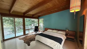 Tabla de planchar con plancha, wifi, ropa de cama