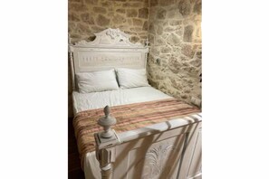 Iron/ironing board, WiFi, bed sheets - Village Little House at Roustika (Roustika)