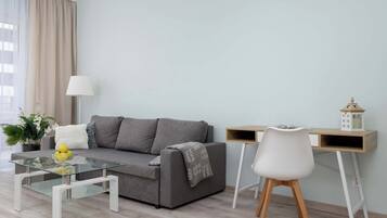 Una televisión, una oficina