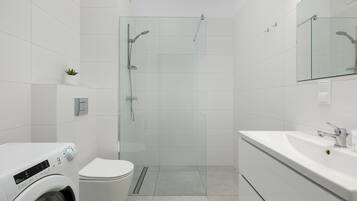 Shower, hair dryer, towels, shampoo