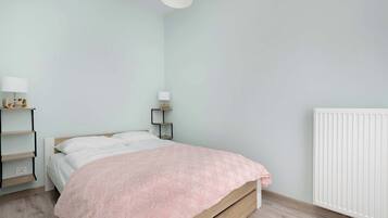 Schreibtisch, Bügeleisen/Bügelbrett, WLAN