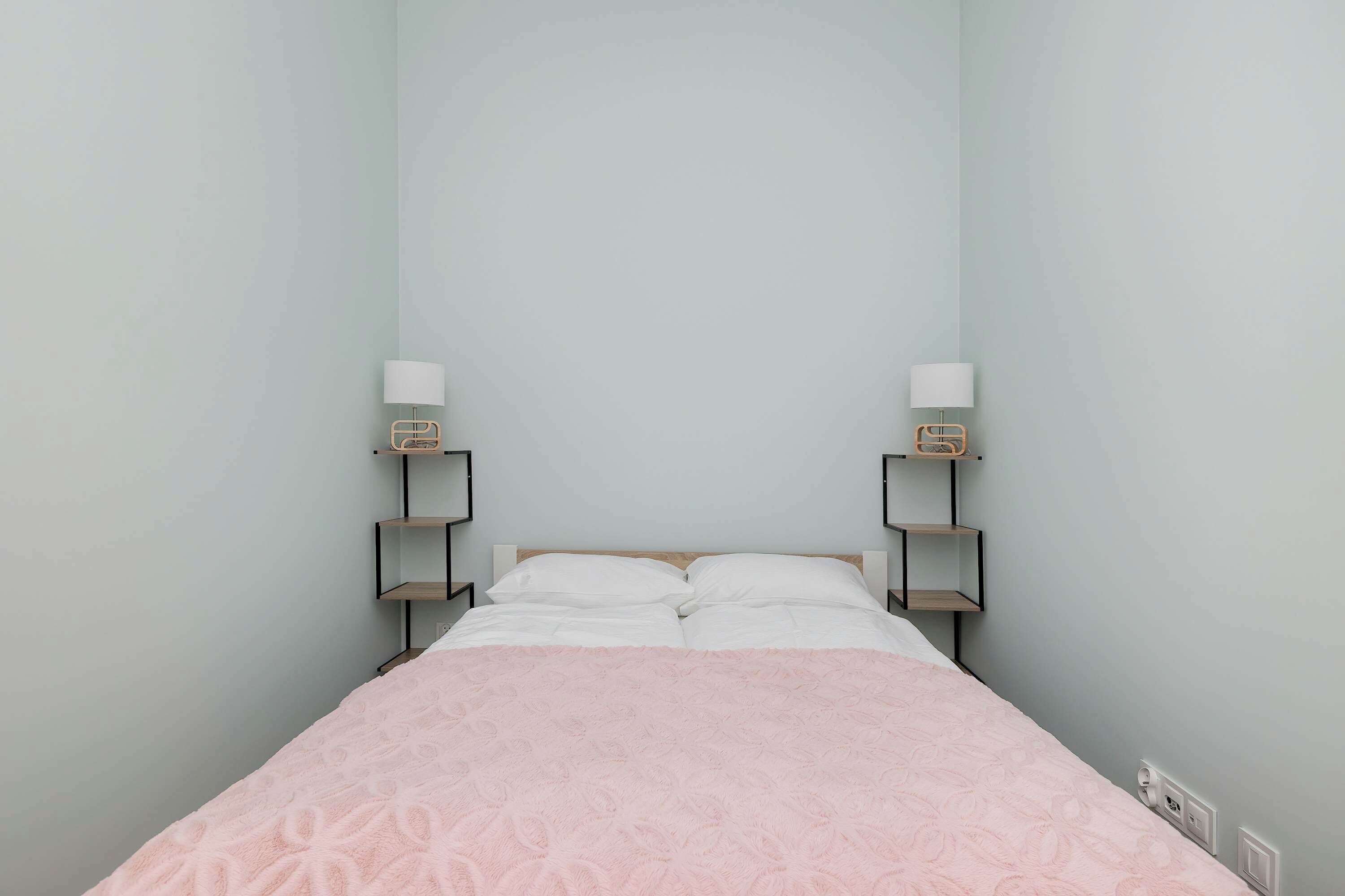 Bureau, fer et planche à repasser, Wi-Fi