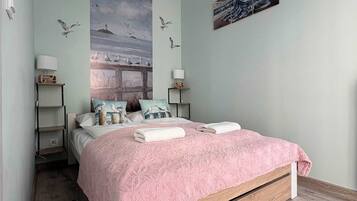 1 bedroom, desk, iron/ironing board, WiFi