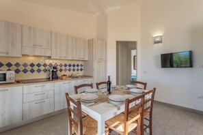 Dining room - Lovely Flat Immersed in Nature (Badesi)