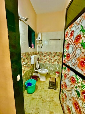 Family Suite | Bathroom - The Village Retreat (Alibag)