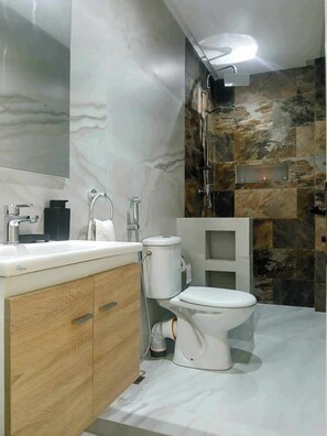 Shower, hair dryer, towels, soap - Moga Haven, a haven of peace and charm in Essaouira with a large terrace (Essaouira)