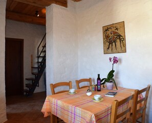 Dining - Agriturismo Alla Vecchia Quercia - Montaiate small apartment for 2 persons (Marche)