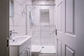 Apartment, 2 Bedrooms | Bathroom - Sun St Apartment 3 (Lancaster)