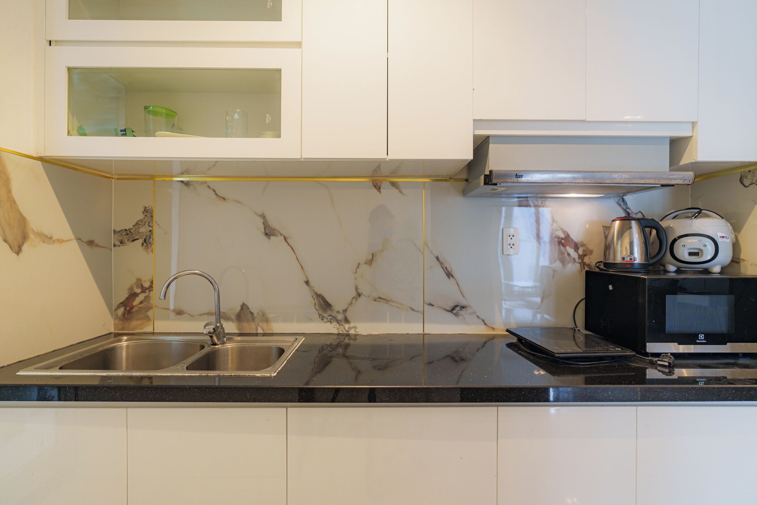 大型雪櫃/冰箱、微波爐、焗爐、爐具