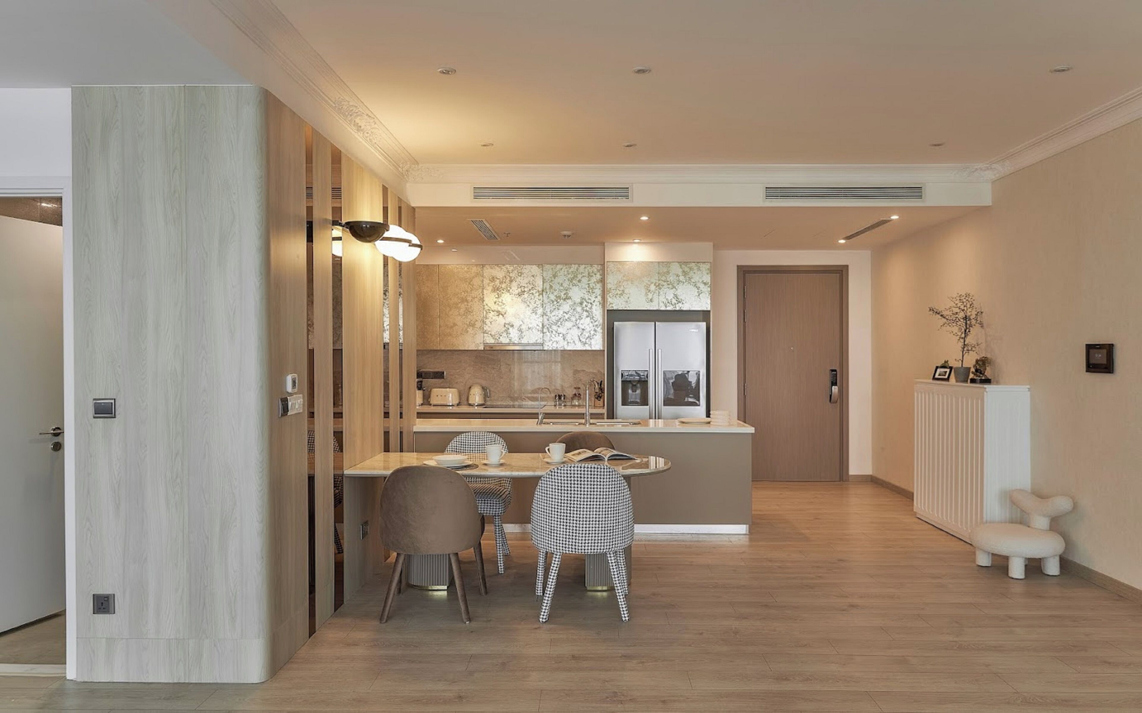 Full-sized fridge, microwave, oven, stovetop