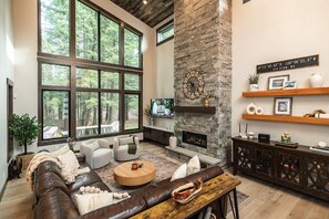 Smart-TV, Kamin, Videospiele