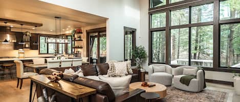 Smart TV, chimenea, videojuegos