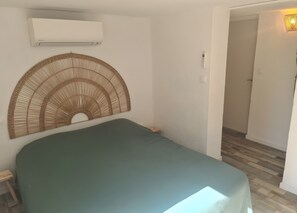 Bügeleisen/Bügelbrett, WLAN, Bettwäsche