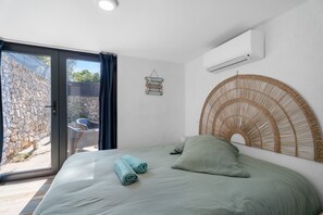 Iron/ironing board, WiFi, bed sheets - Charming Provençal Cottage, 900 m from the Beach (Sanary-sur-Mer)