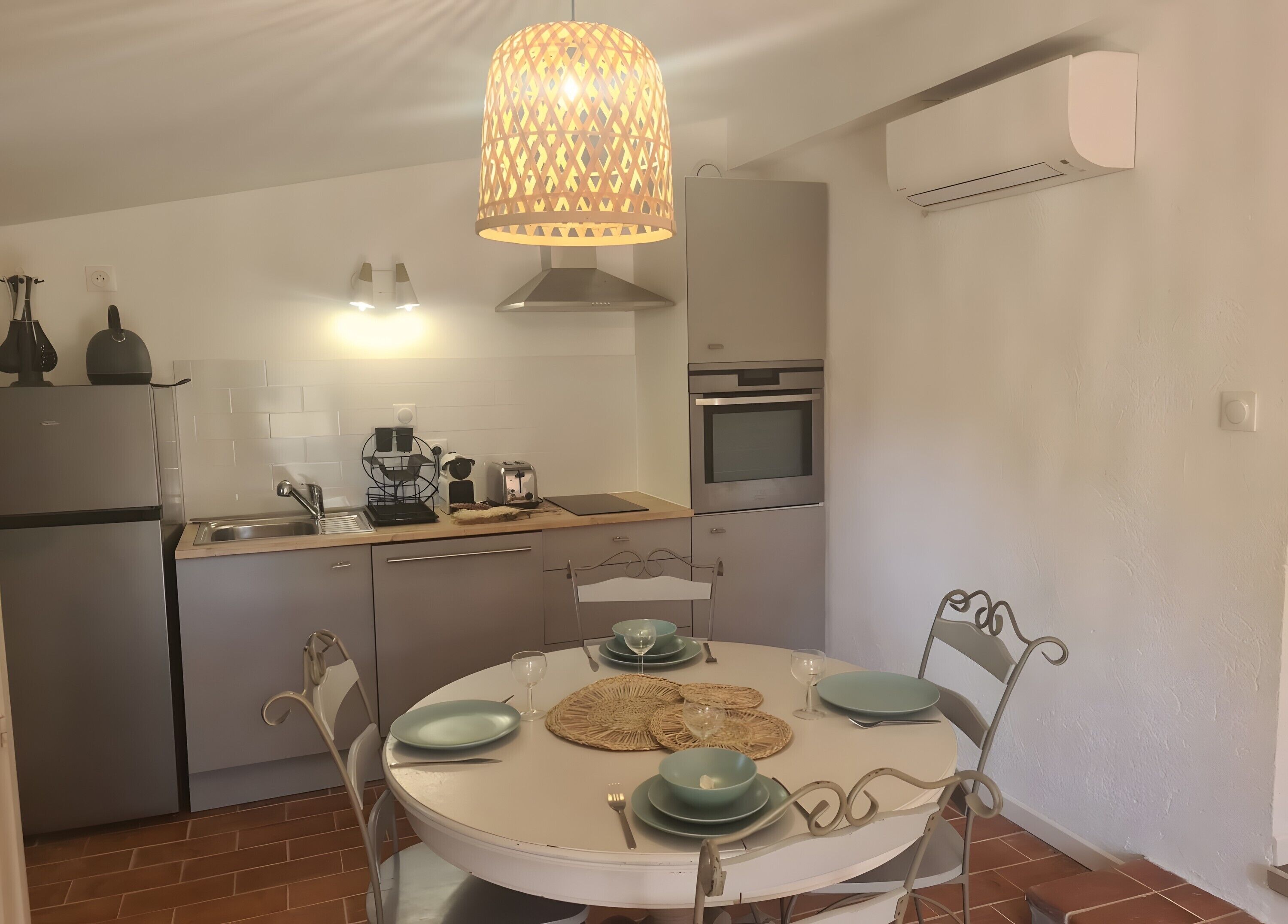 Kühlschrank, Mikrowelle, Ofen, Herdplatte