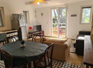 Télévision, table de tennis de table