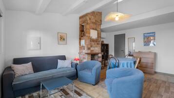 Fernseher, Tischtennisplatte