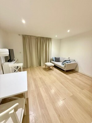 TV - Lovely 1-bedroom apartment in SW London perfect for your city stay. (London)