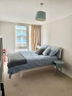 1 bedroom, iron/ironing board, free WiFi, bed sheets - Lovely 1-bedroom apartment in SW London perfect for your city stay. (London)