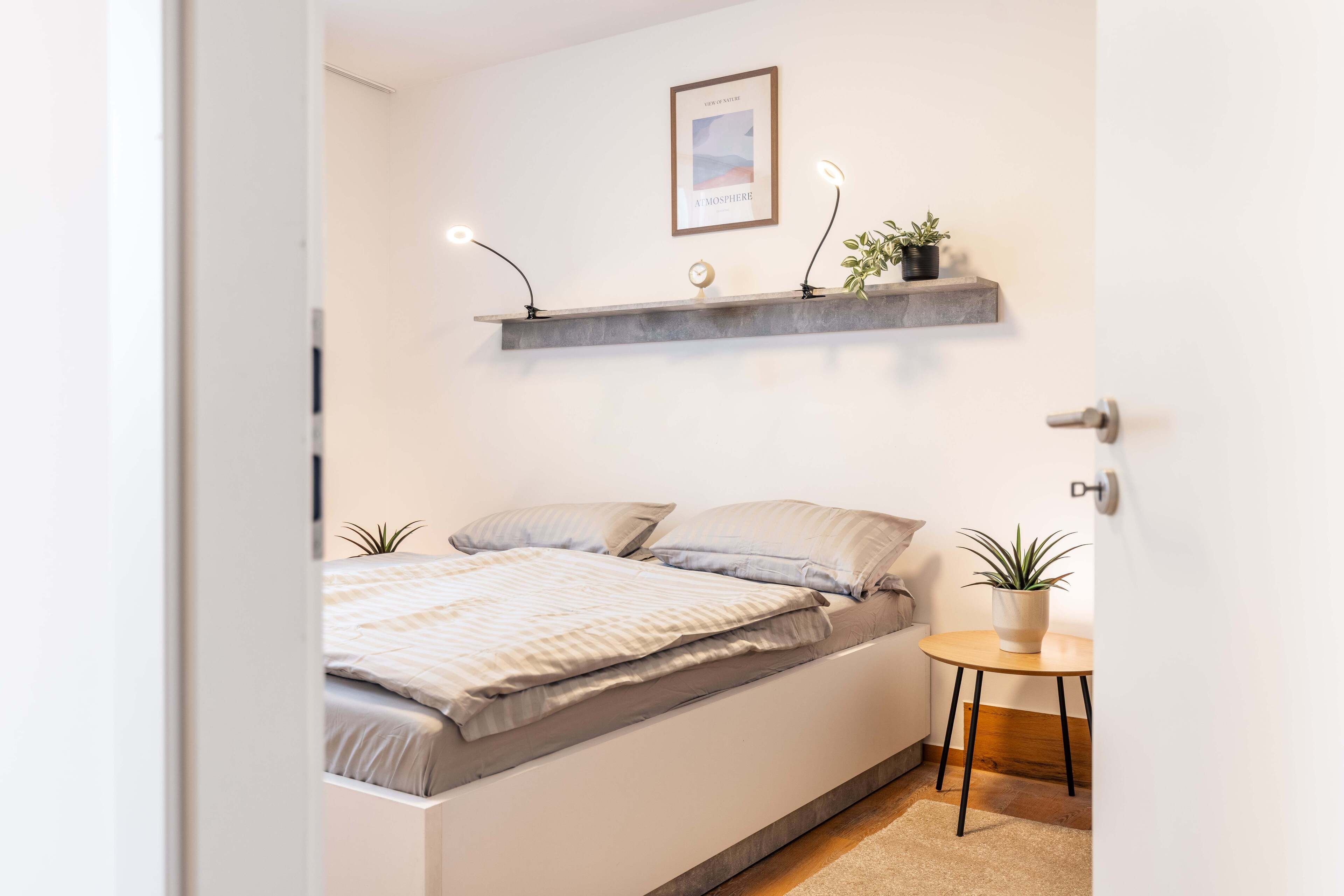 Laptopgeeigneter Arbeitsplatz, kostenloses WLAN