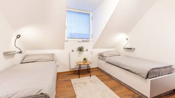 Comfort Twin Room | Laptop workspace, free WiFi, bed sheets