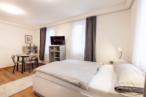Comfort Studio | Laptop workspace, free WiFi, bed sheets - Weisser Ochsen - smart living by corents (Schwaebisch Gmuend)