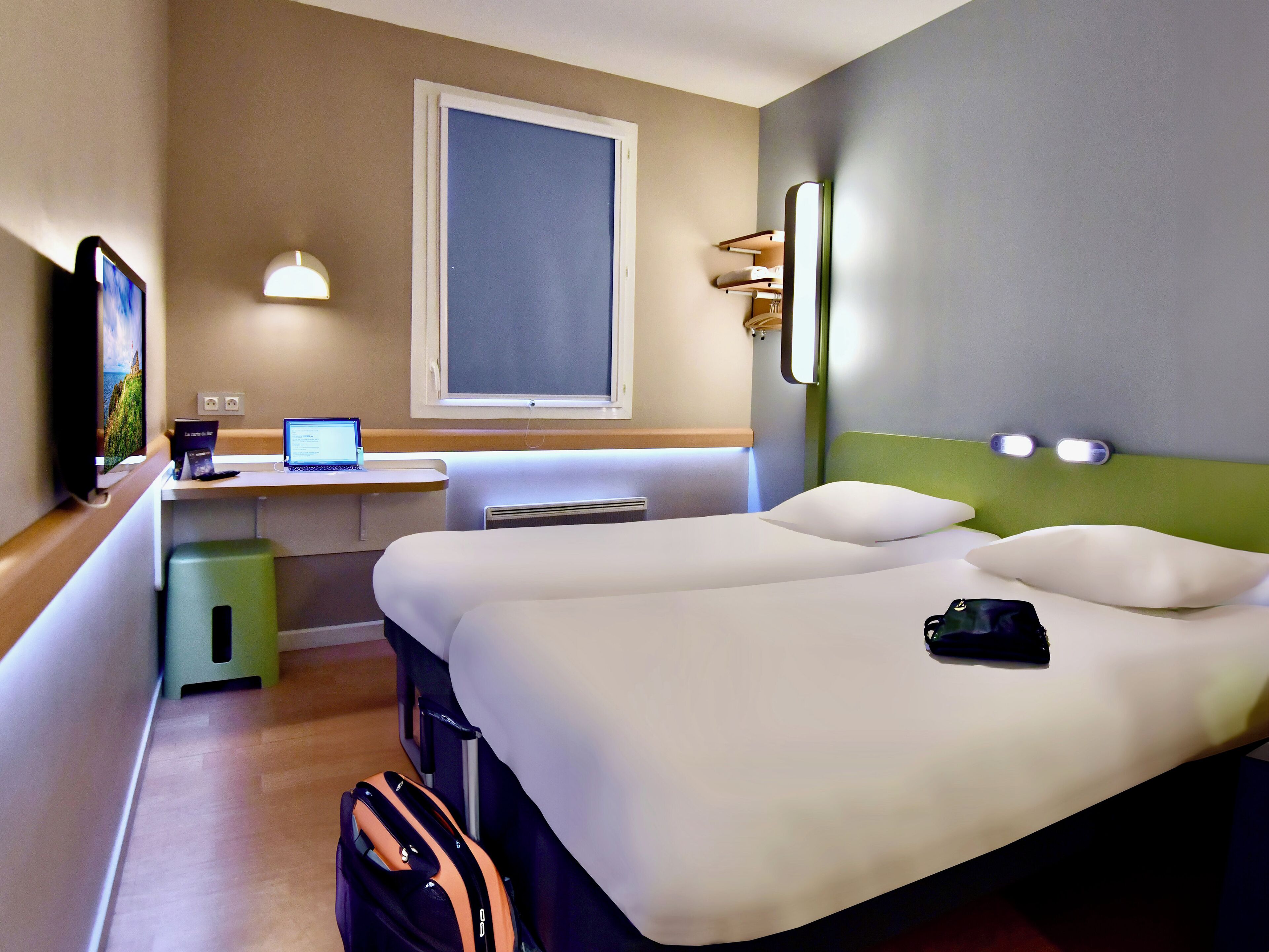 客房, 2 張單人床 | 熨斗/熨衣板、免費無線上網