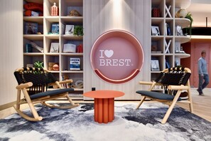 Lobby sitting area - ibis Budget Brest Centre Port (Brest)