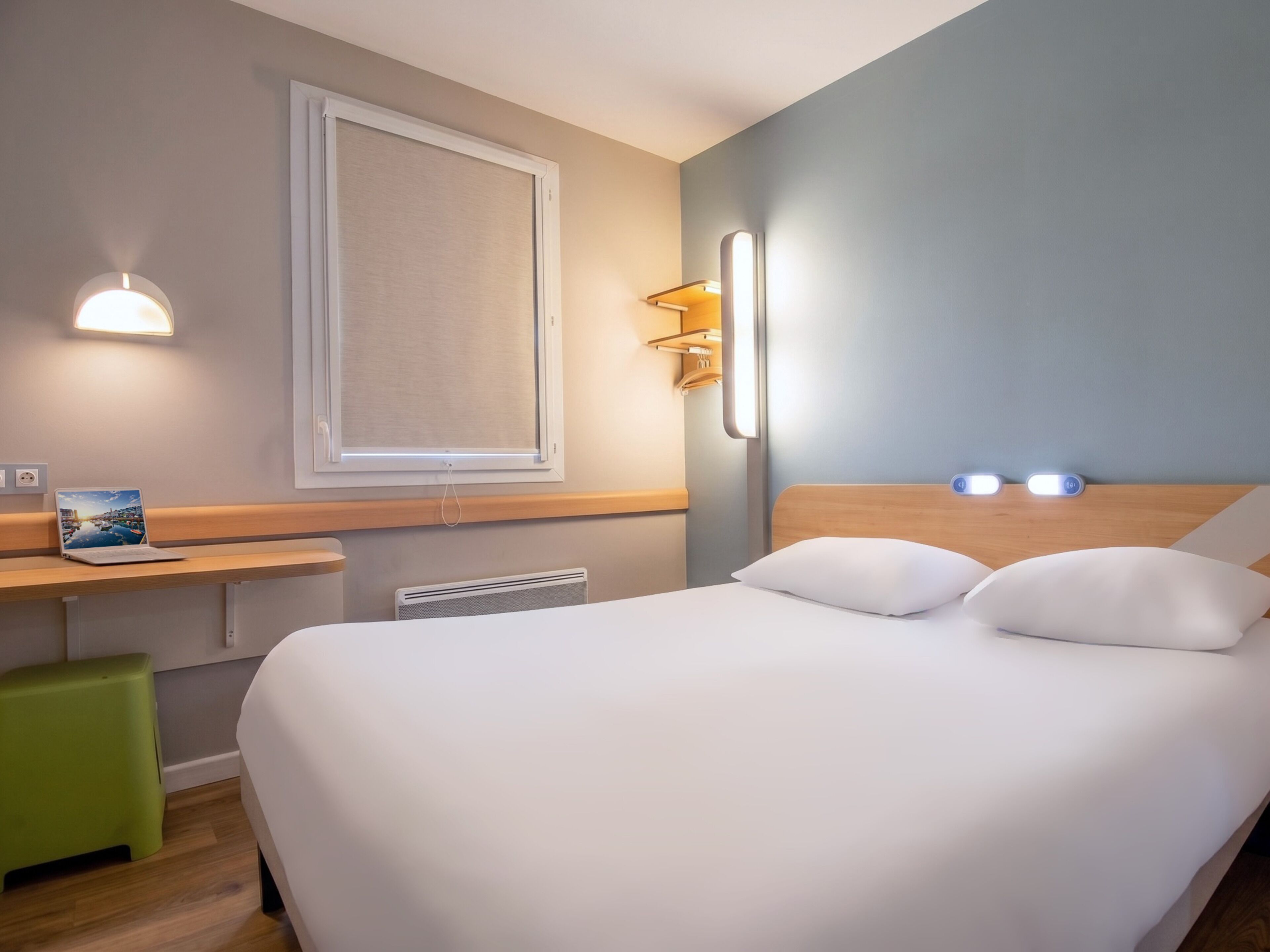 Room, 1 Double Bed | Desk, soundproofing, iron/ironing board, free WiFi