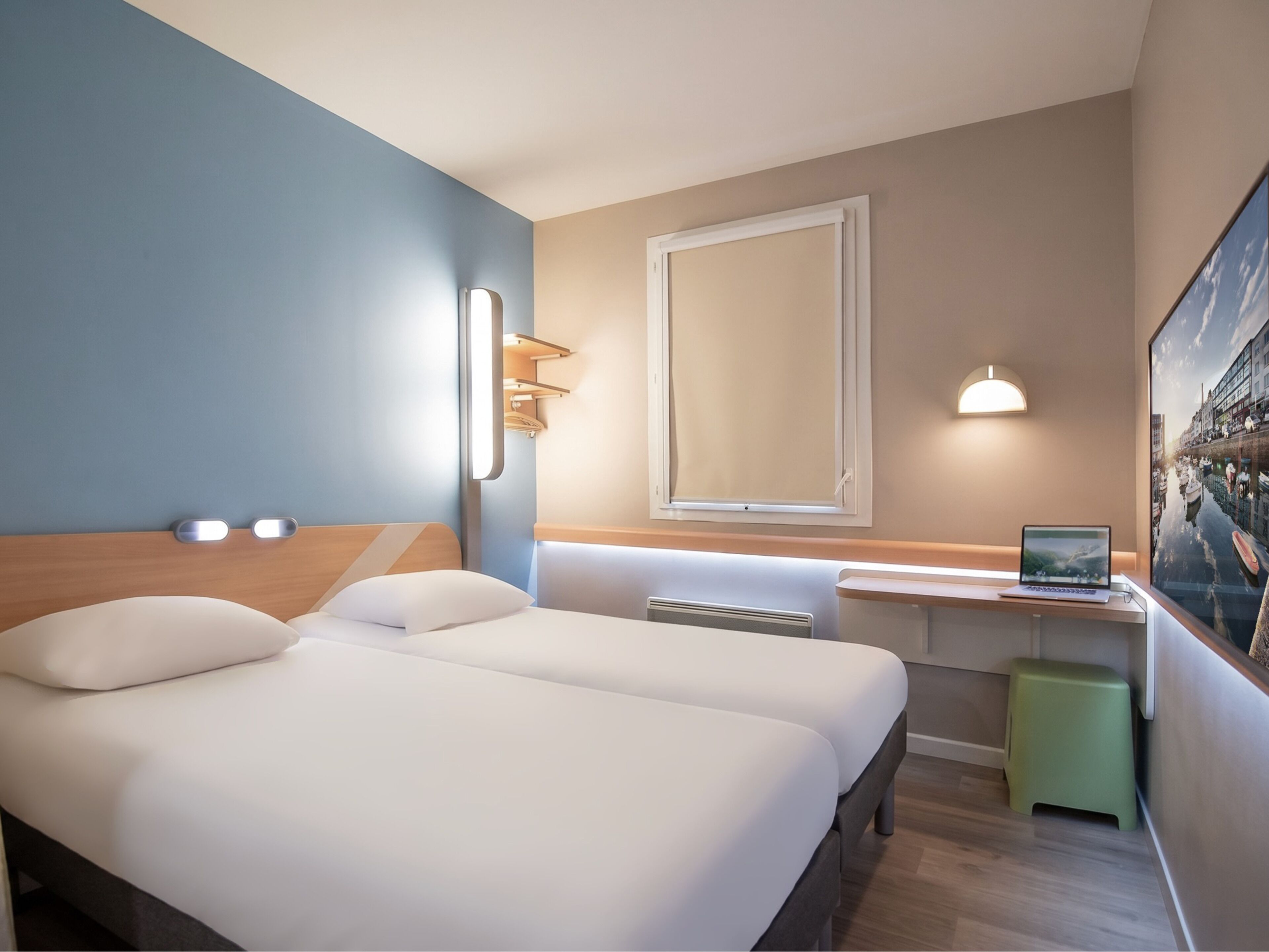 Room, 2 Twin Beds | Desk, soundproofing, iron/ironing board, free WiFi