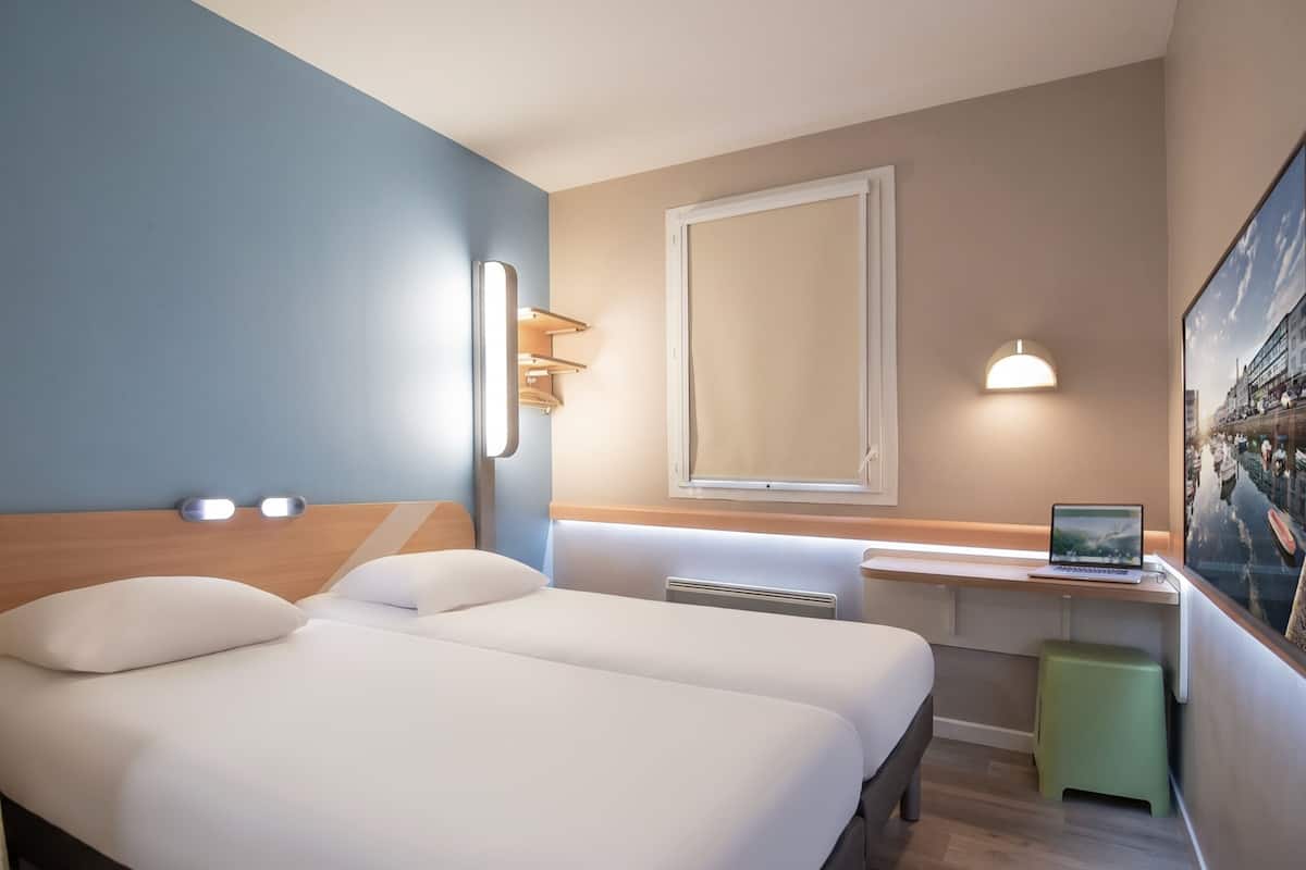 Rum - 2 enkelsängar | Skrivbord, ljudisolering, strykjärn/strykbräda och gratis wi-fi
