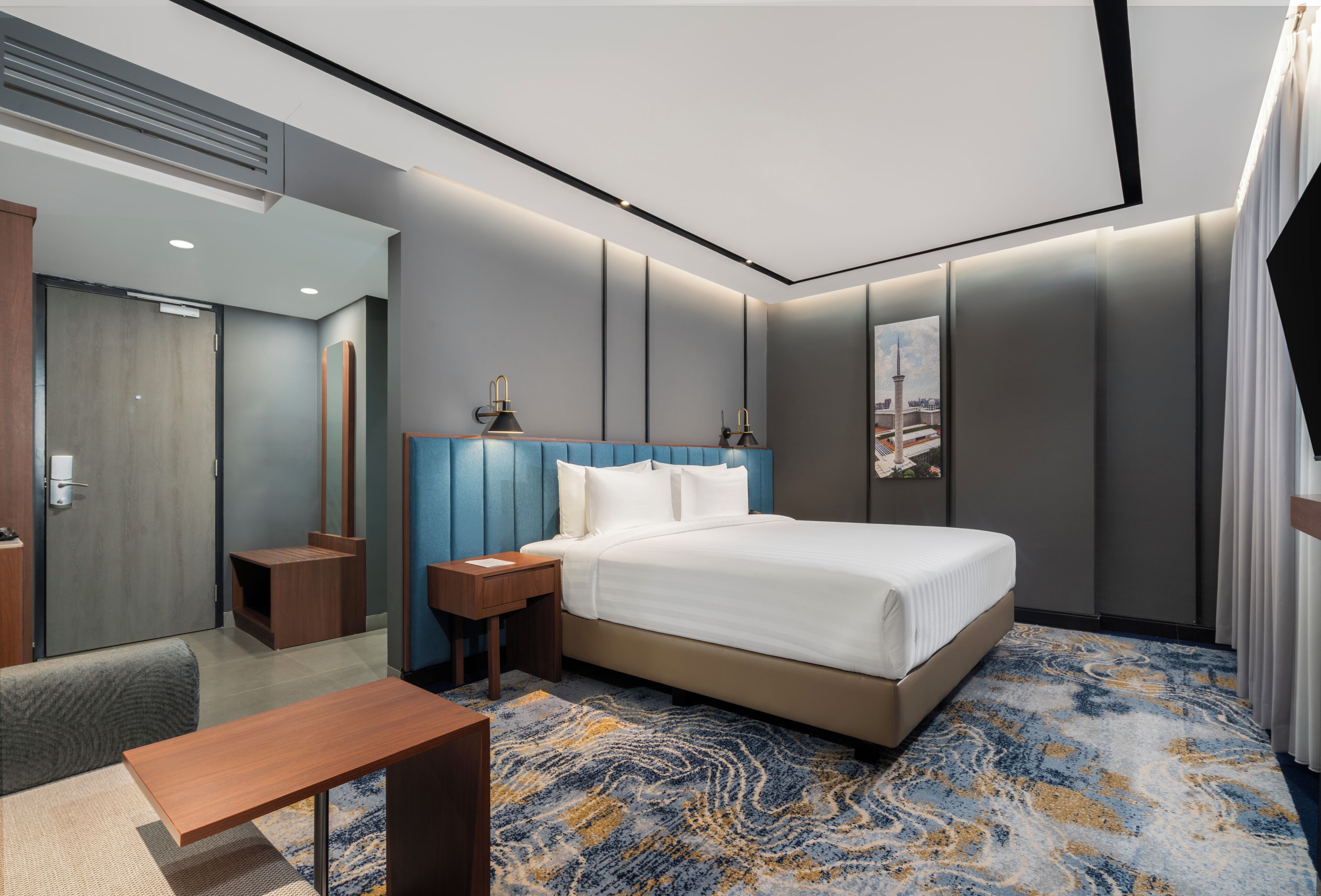 Classic Room, 1 King Bed | Desk, soundproofing, WiFi (free), bed sheets