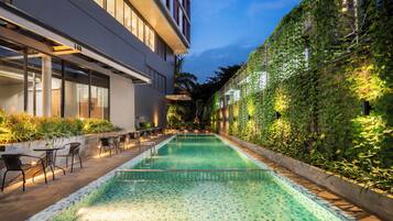 Kolam renang outdoor