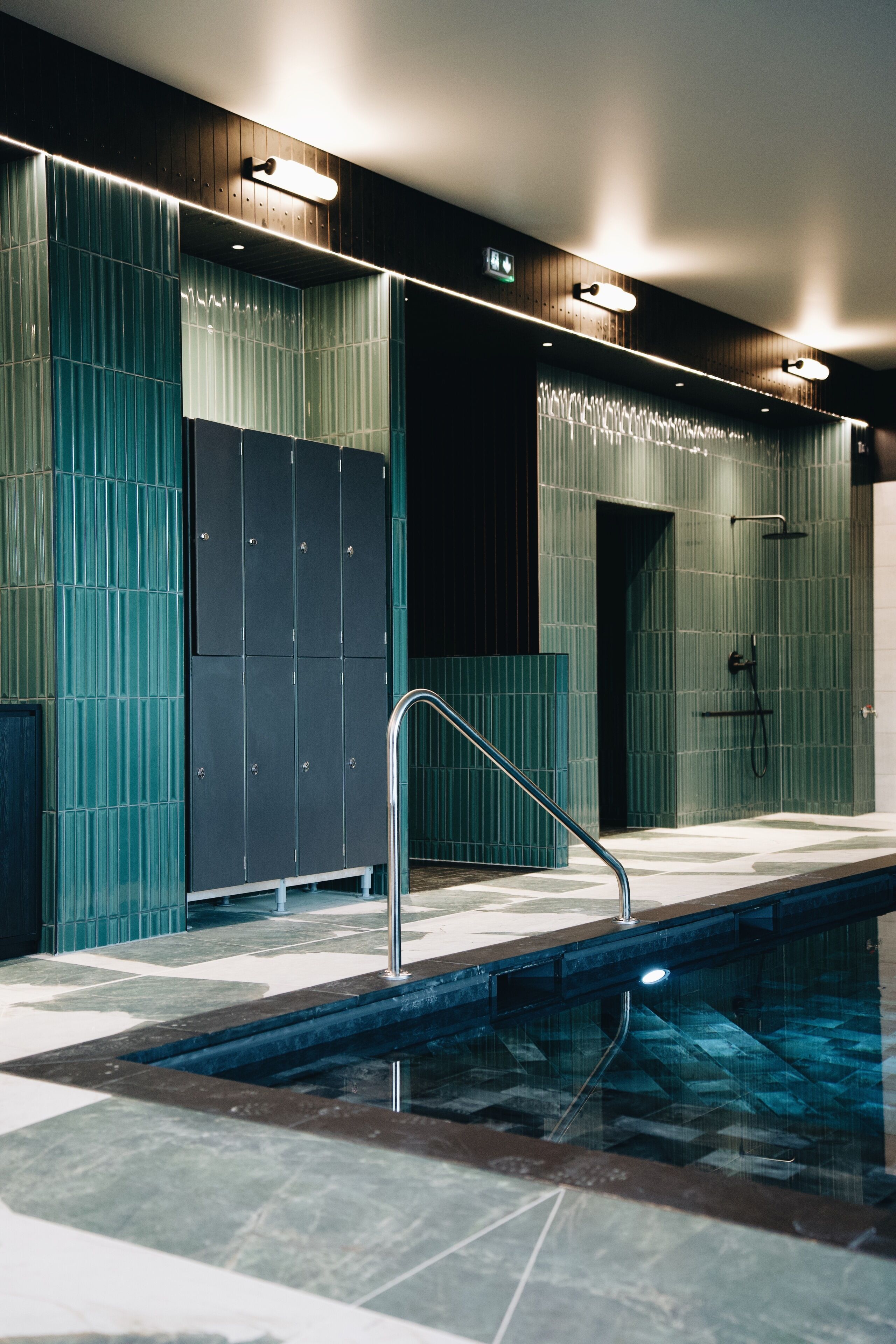 Una piscina cubierta