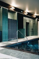 Una piscina techada