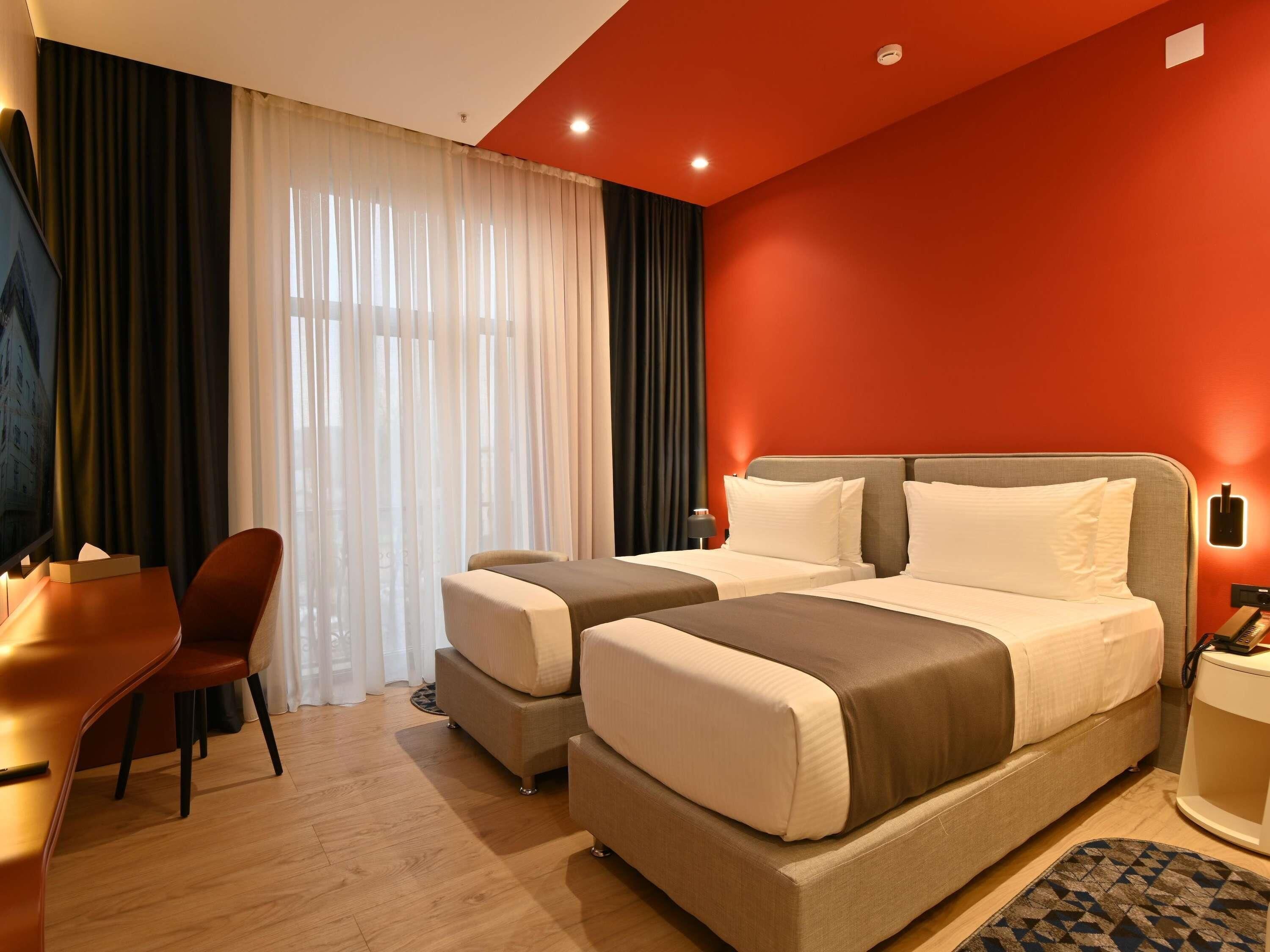 Chambre Supérieure, 2 lits une place, vue ville