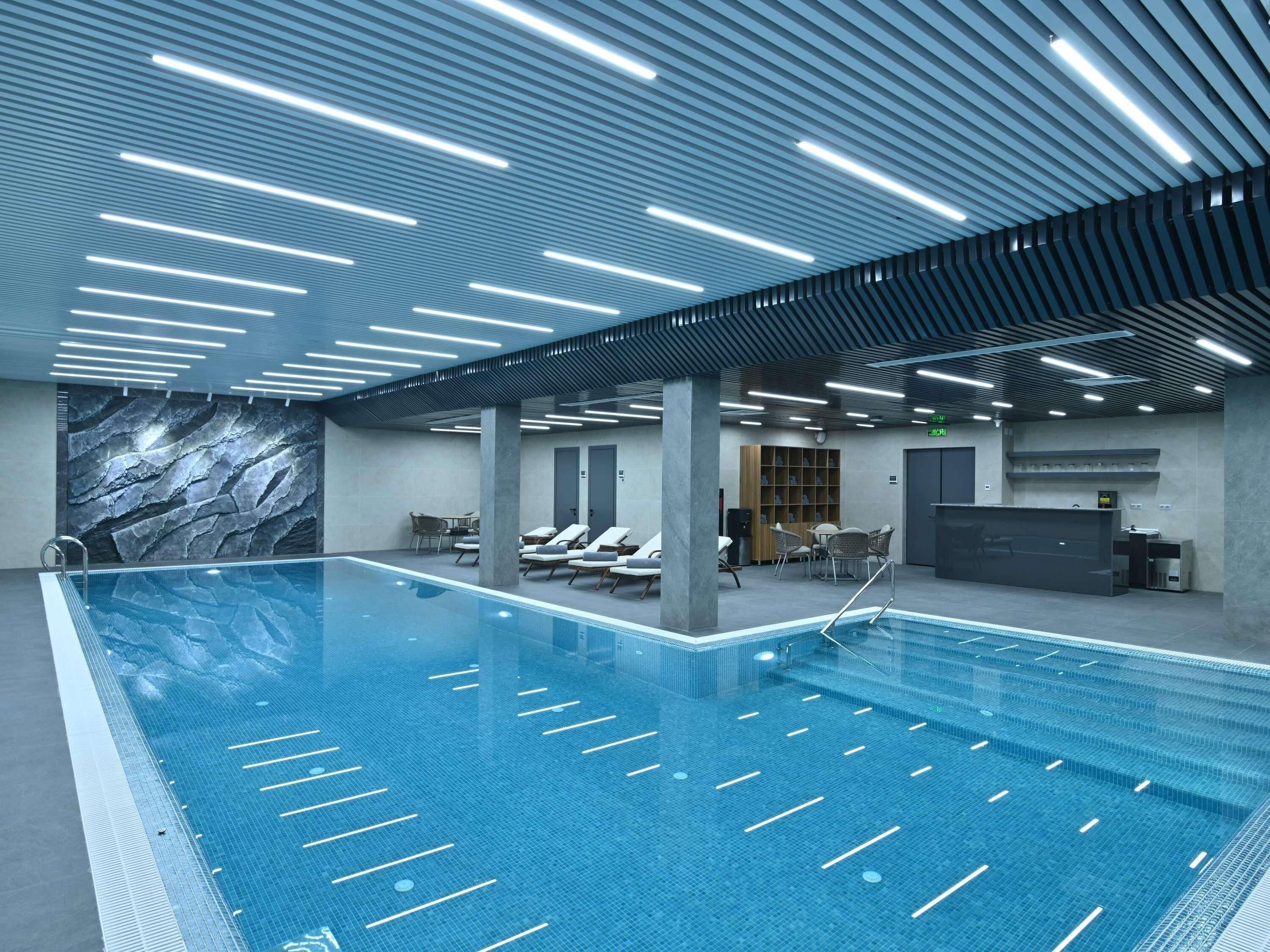 2 indoor pools