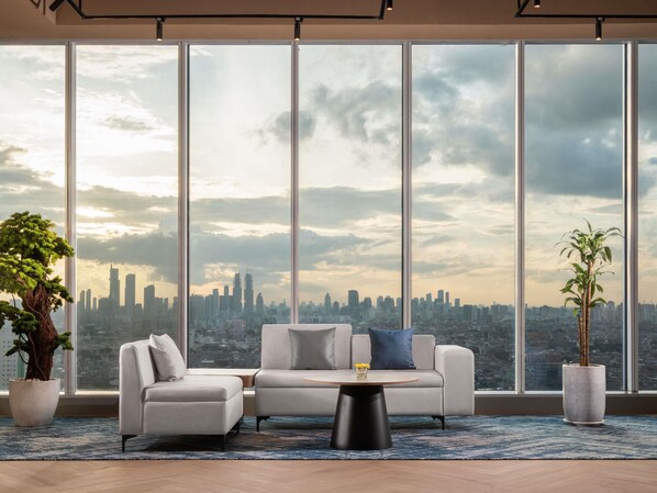 2 bars/lounges, lobby lounge - Novotel Jakarta Pulo Mas (Jakarta)