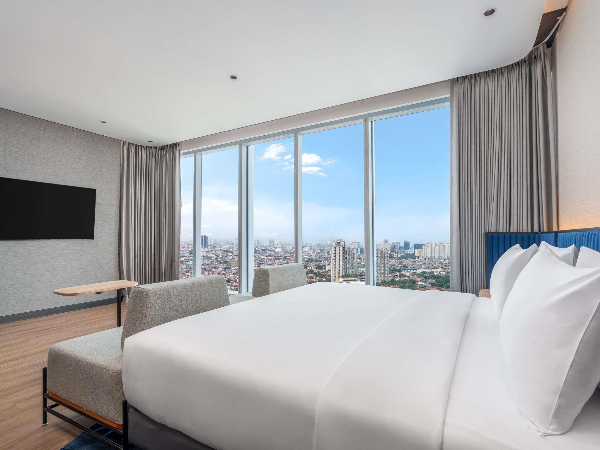 Sengetøy av topp kvalitet, safe på rommet og skrivebord for bærbar PC