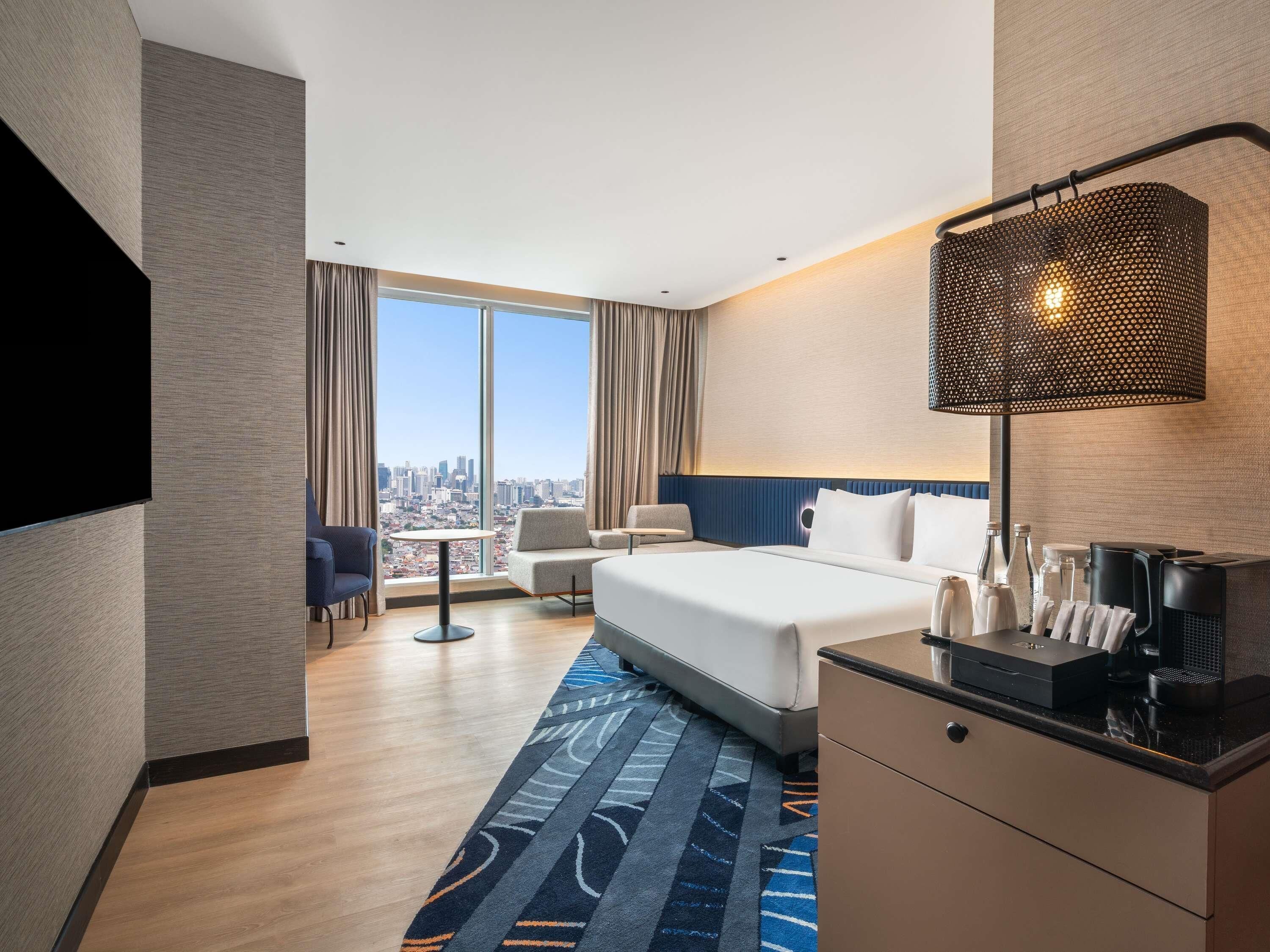 Premium bedding, in-room safe, laptop workspace, blackout drapes