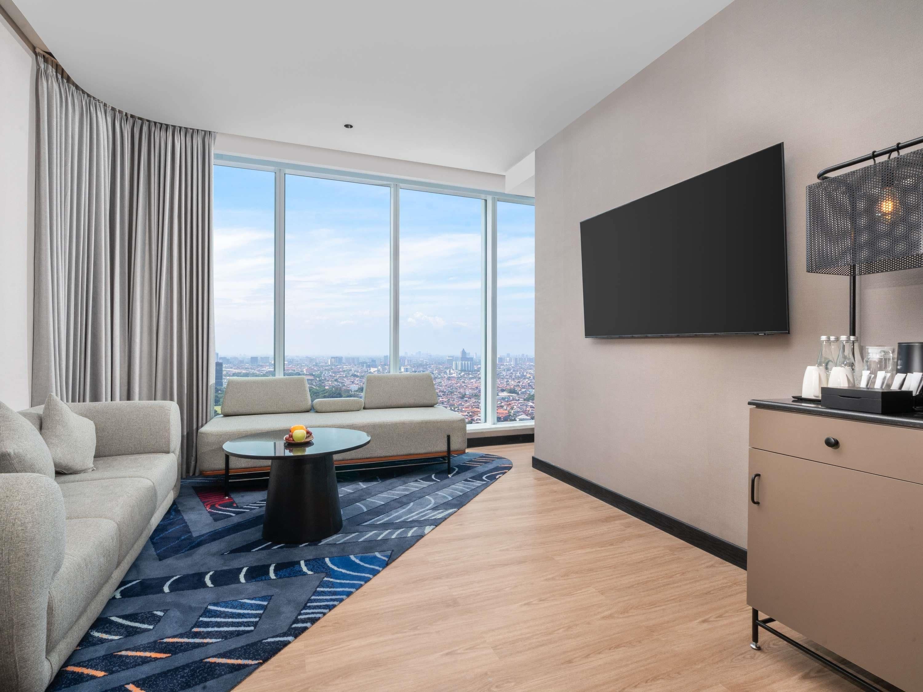 Family Suite, 1 King Bed with Sofa bed | Premium bedding, in-room safe, laptop workspace, blackout drapes