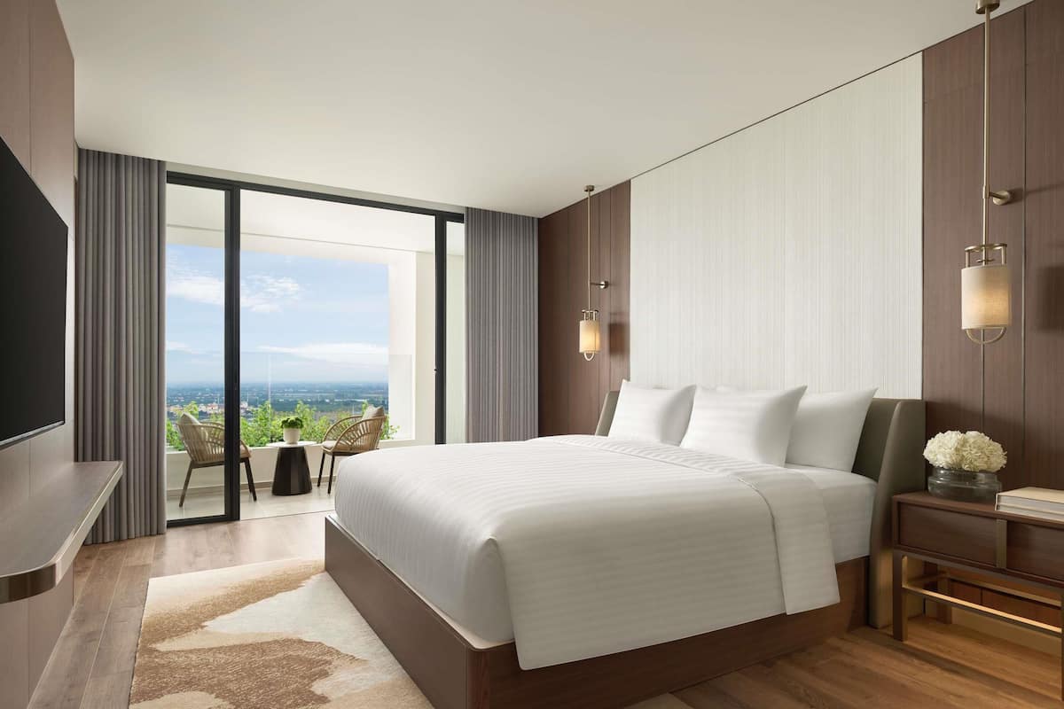 Exclusive Suite, 1 King Bed, Club Lounge Access