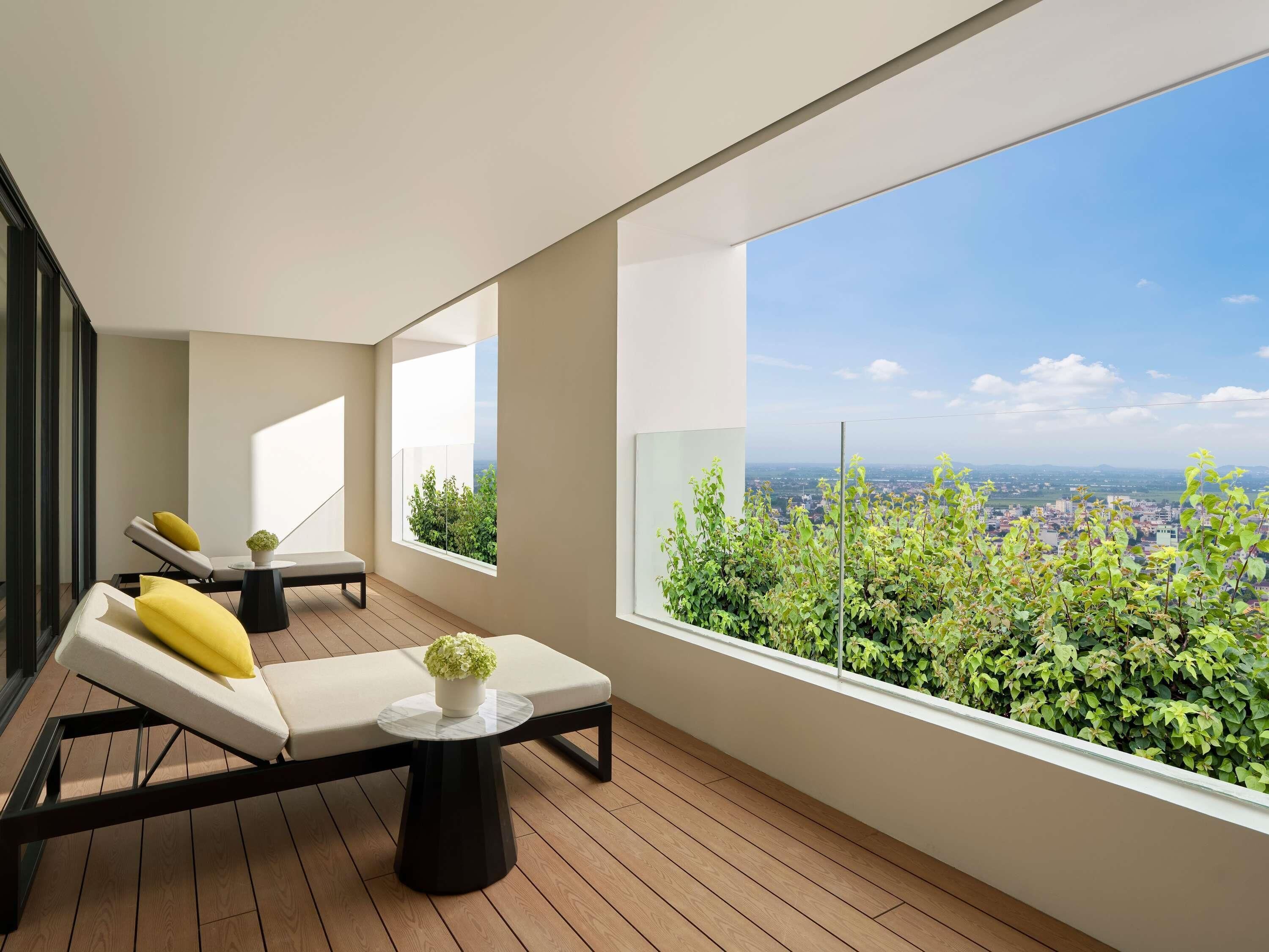 Presidential Suite, 1 King Bed, Club lounge access, Mountain View | Premium bedding, free minibar items, in-room safe, desk