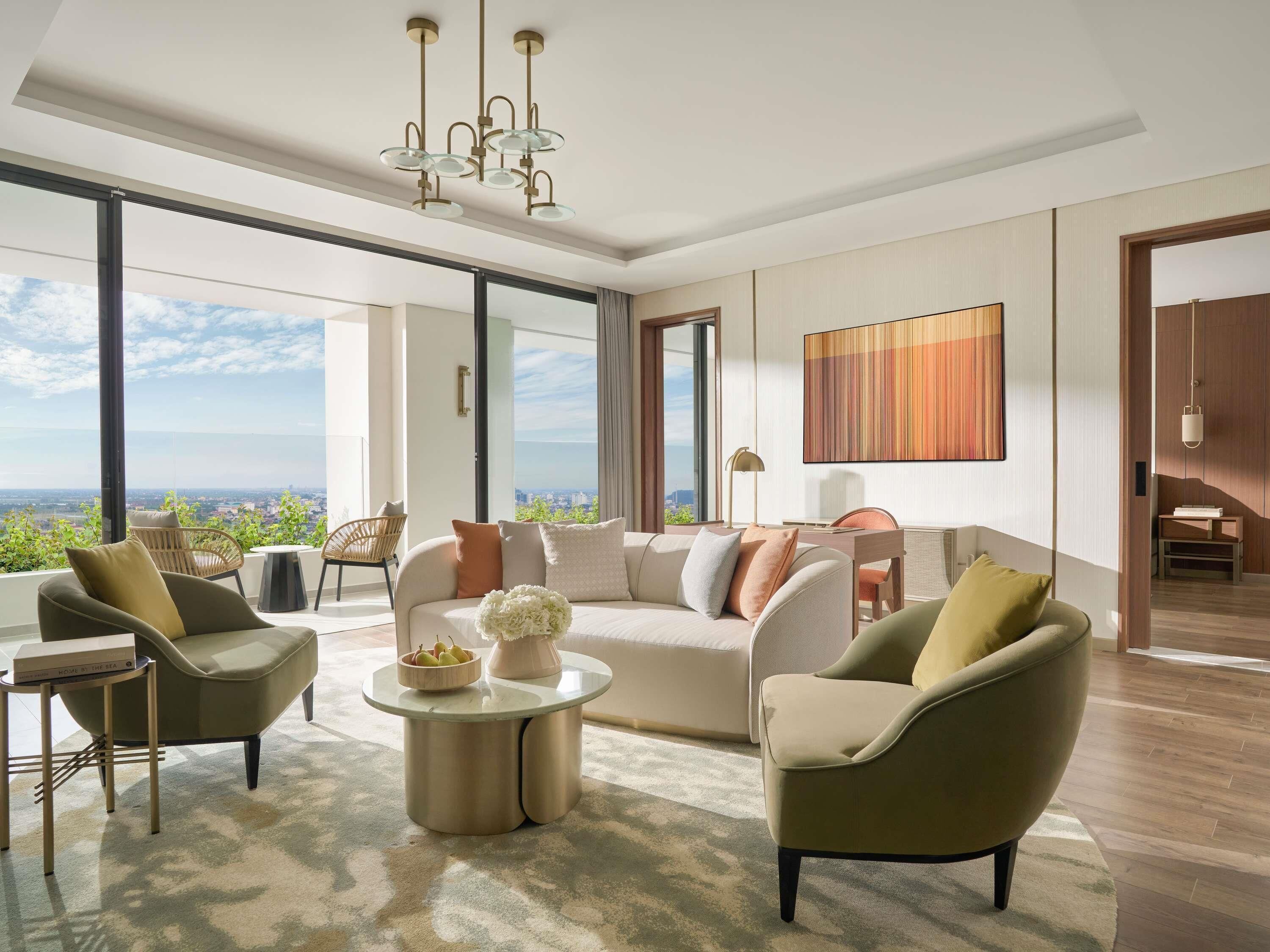 Premium bedding, free minibar items, in-room safe, desk
