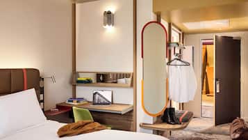 Superior Room, 1 Queen Bed | Premium bedding, individually decorated, individually furnished