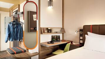 Superior Room, 1 Queen Bed | Premium bedding, individually decorated, individually furnished