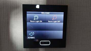 Deluxe Room, Multiple Beds | Heating