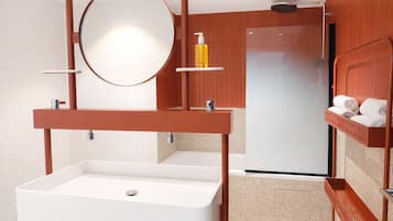 Deluxe Suite, 2 Double Beds | Bathroom