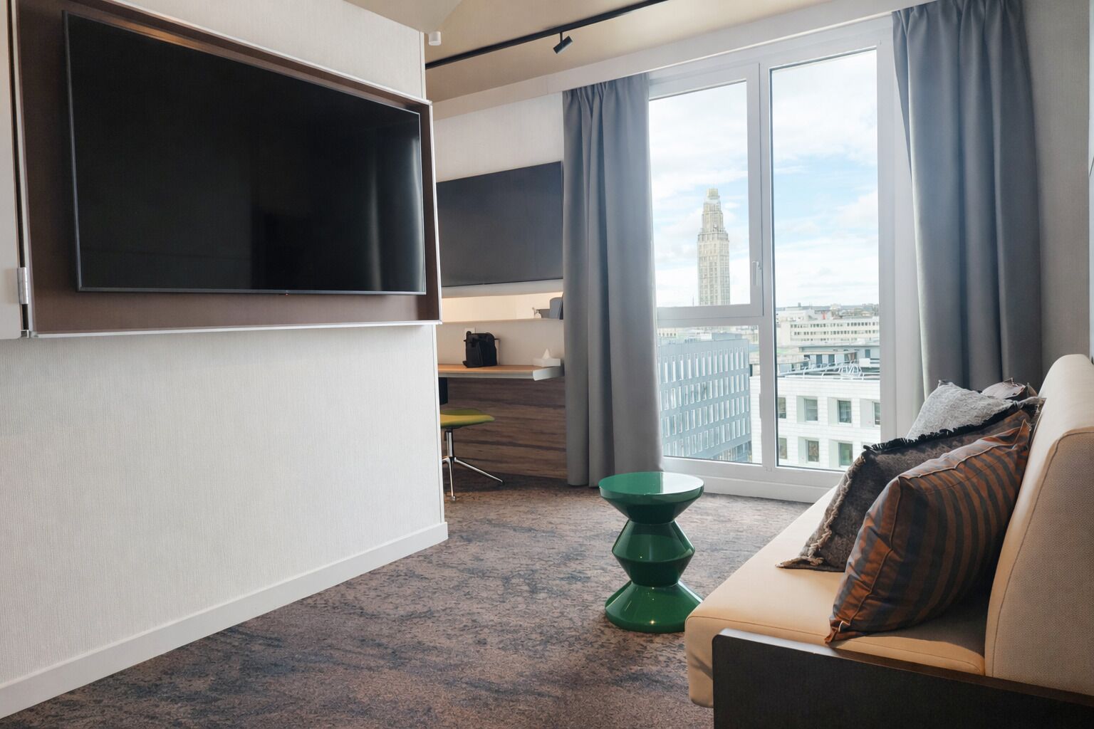 Deluxe Suite, 2 Double Beds | Living area