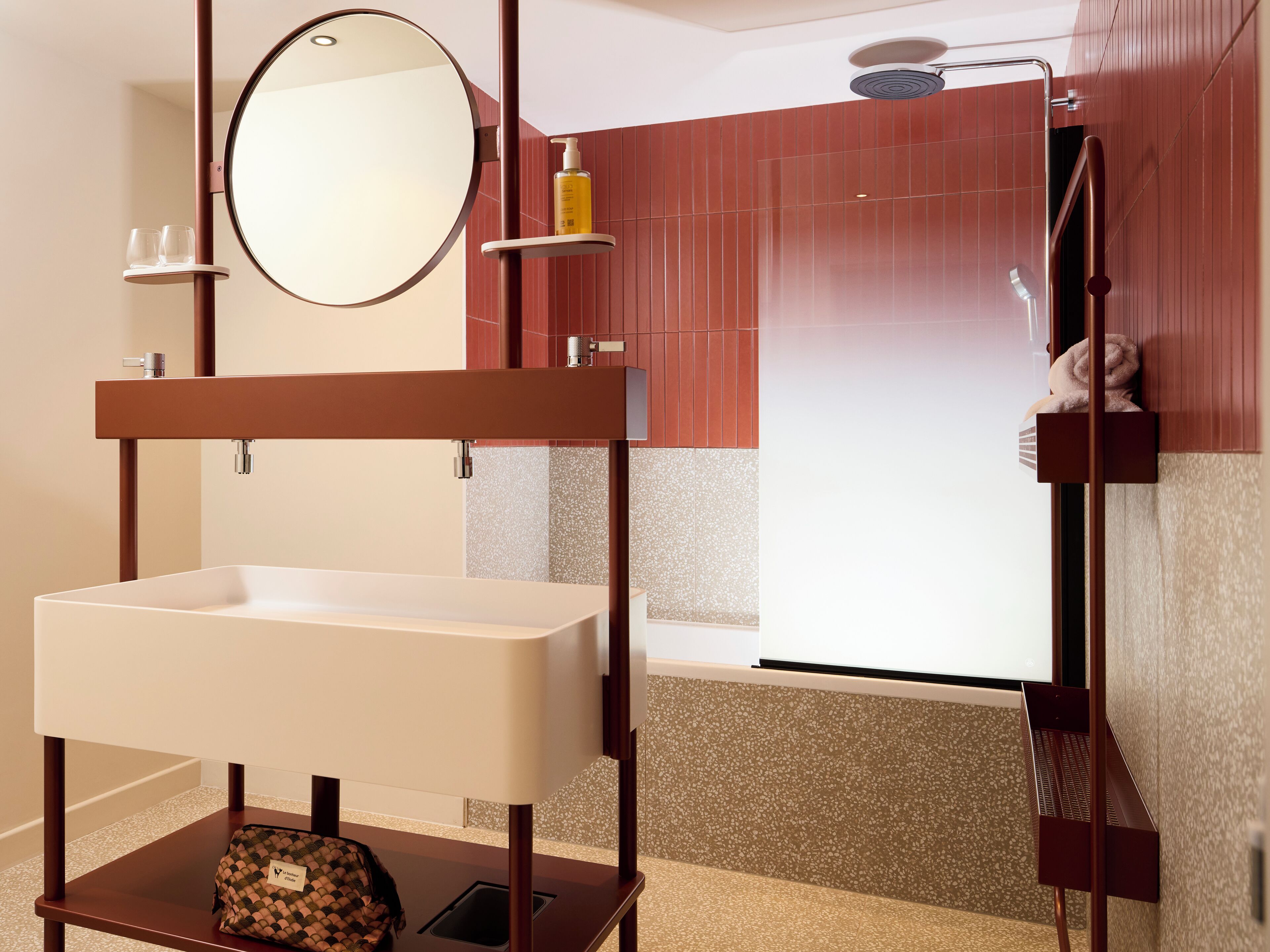 Deluxe Suite, 2 Double Beds | Bathroom | Hair dryer, towels, soap, shampoo